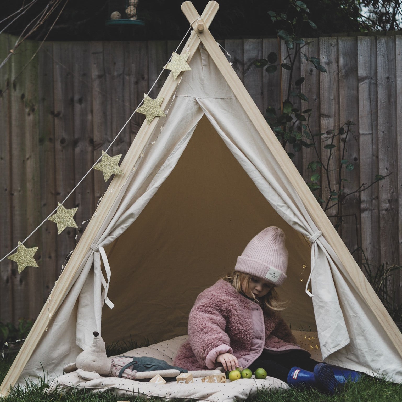 Indoor/Outdoor Play Tent